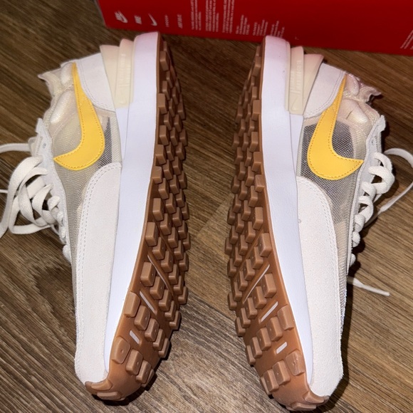 Nike Women's White and Yellow Sneakers - Picture 4 of 7